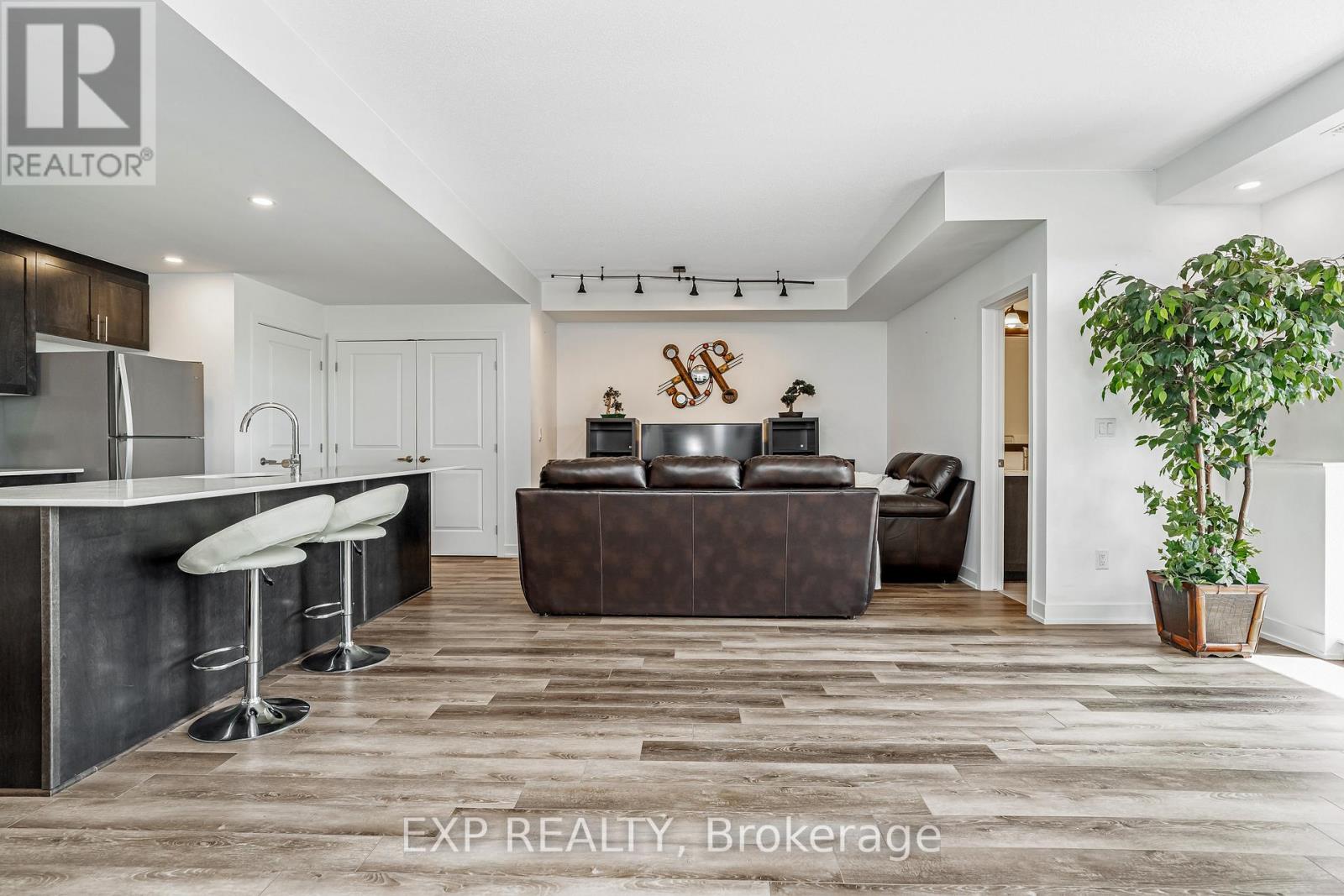 Photo 9 of 252 Big Sky Private, Ottawa ON