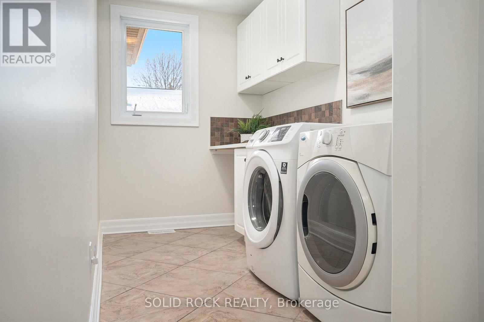 Photo 12 of 120 Rossland Avenue, Ottawa ON