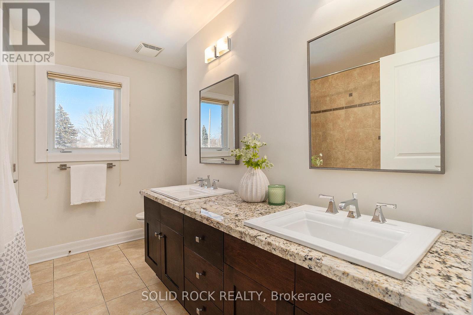 Photo 26 of 120 Rossland Avenue, Ottawa ON
