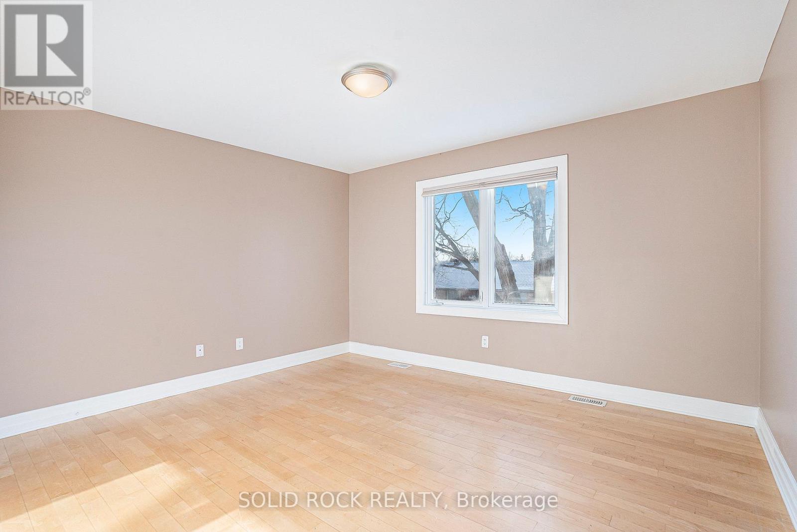 Photo 27 of 120 Rossland Avenue, Ottawa ON
