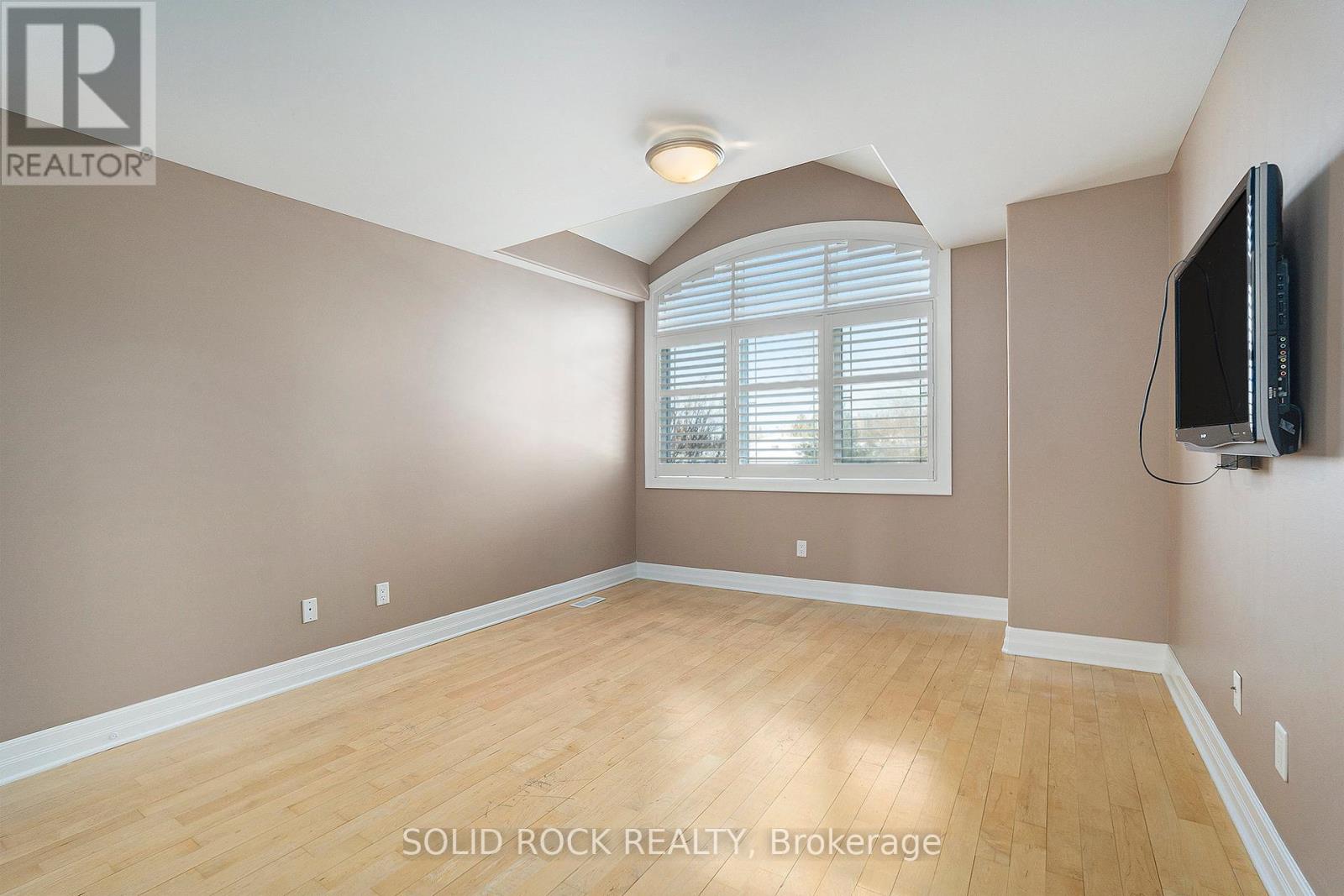 Photo 28 of 120 Rossland Avenue, Ottawa ON