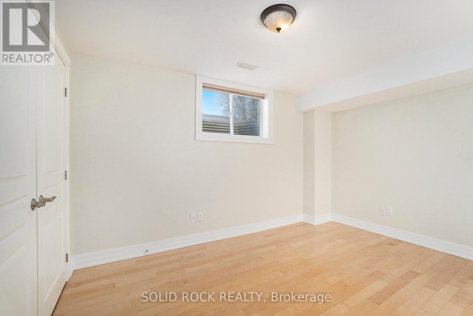 Photo 32 of 120 Rossland Avenue, Ottawa ON