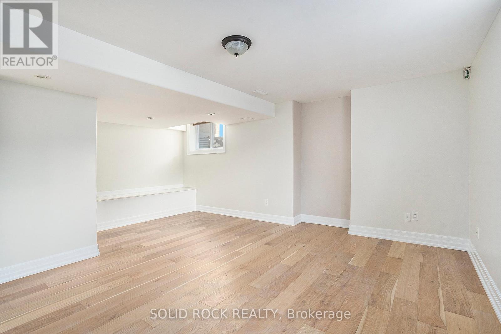 Photo 33 of 120 Rossland Avenue, Ottawa ON