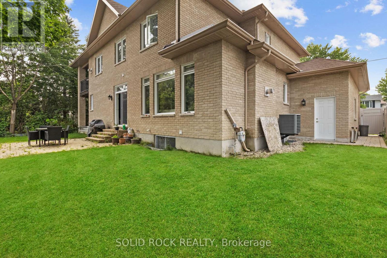 Photo 36 of 120 Rossland Avenue, Ottawa ON