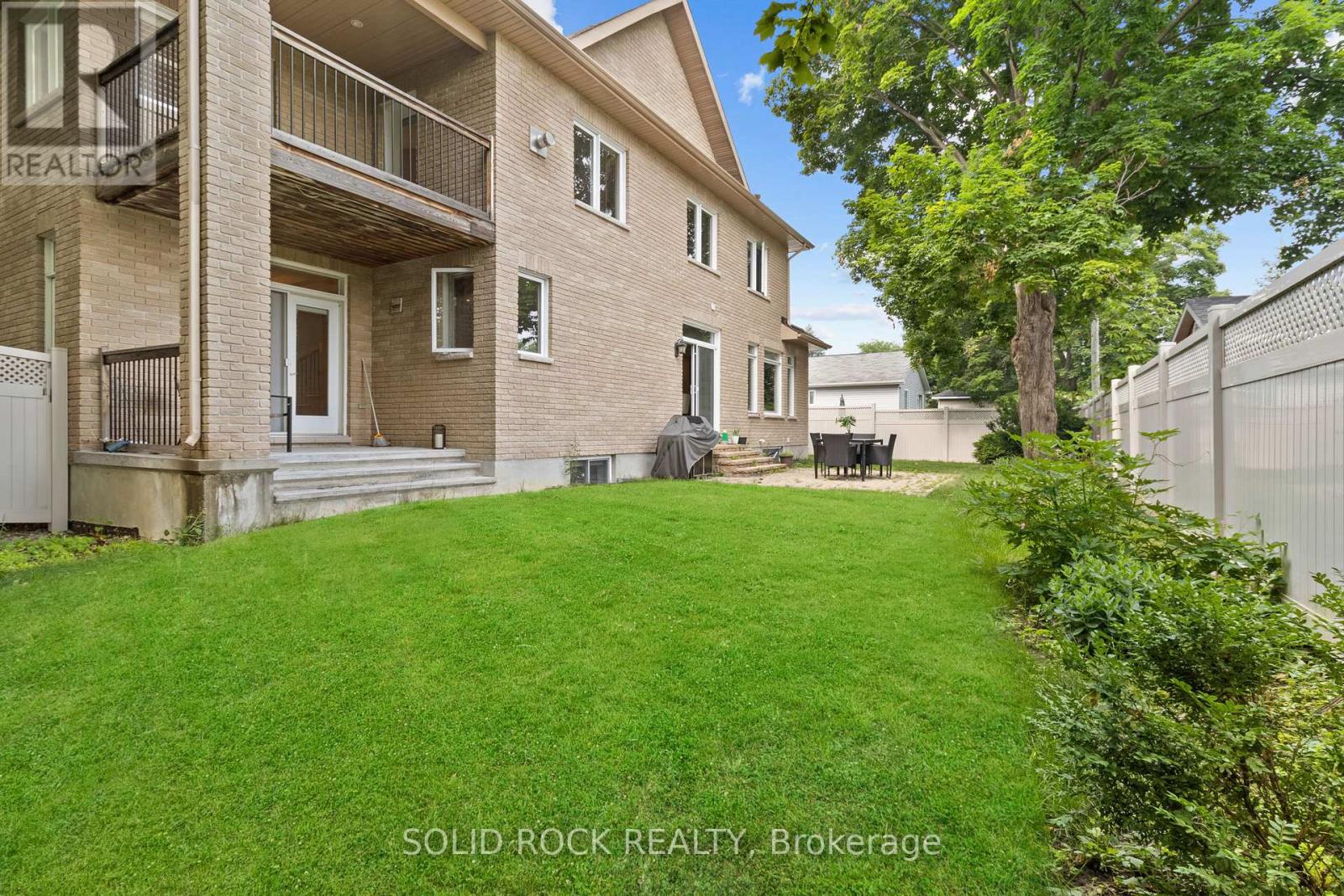 Photo 37 of 120 Rossland Avenue, Ottawa ON