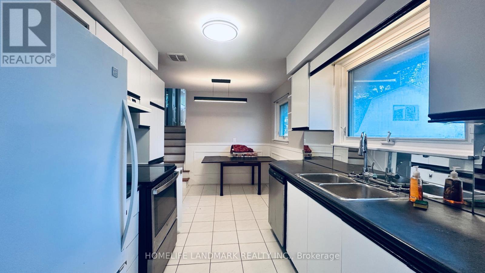 Photo 6 of 3463 Orion Crescent, Mississauga ON