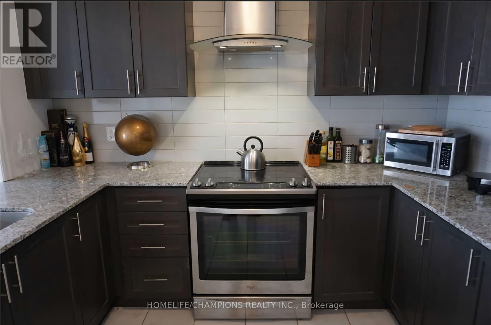 Photo 3 of 35 Christine Elliot Avenue, Whitby ON