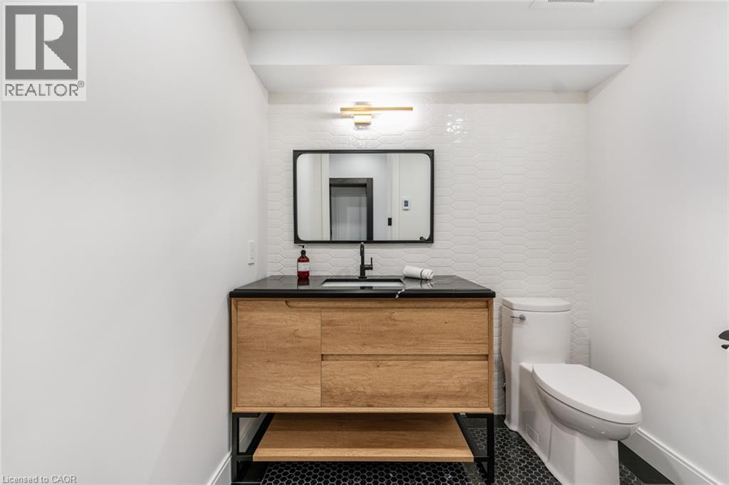 Photo 32 of 2265 Lakeshore Road Unit 3, Burlington ON