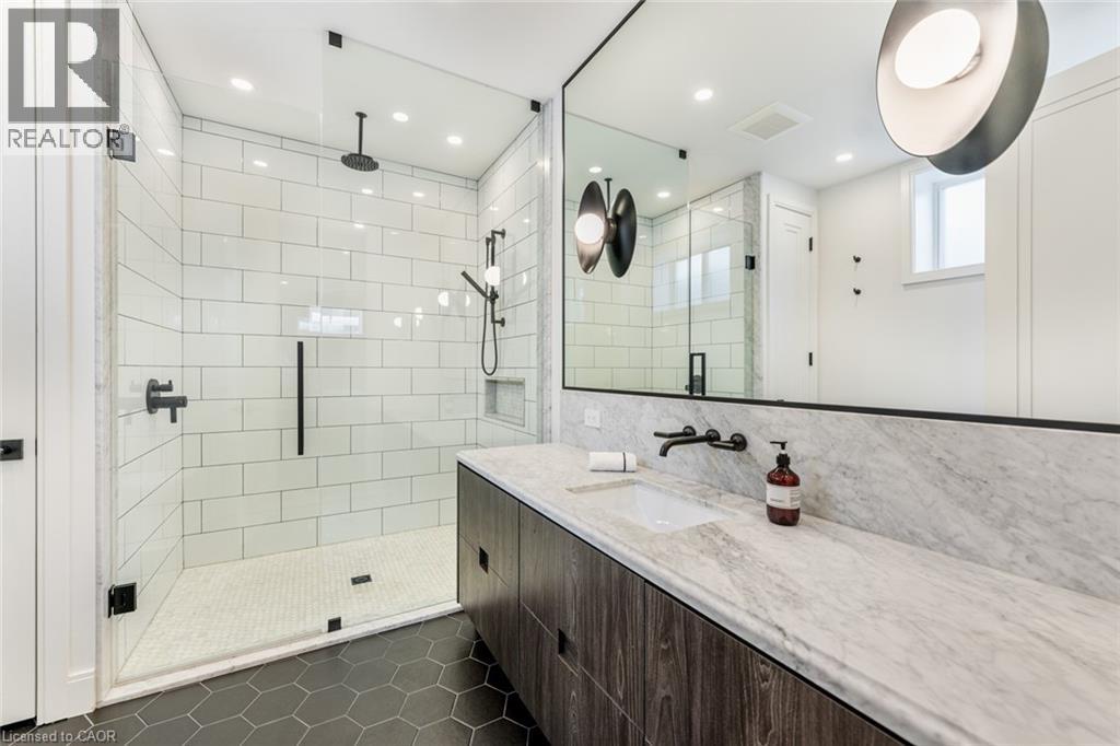 Photo 34 of 2265 Lakeshore Road Unit 3, Burlington ON
