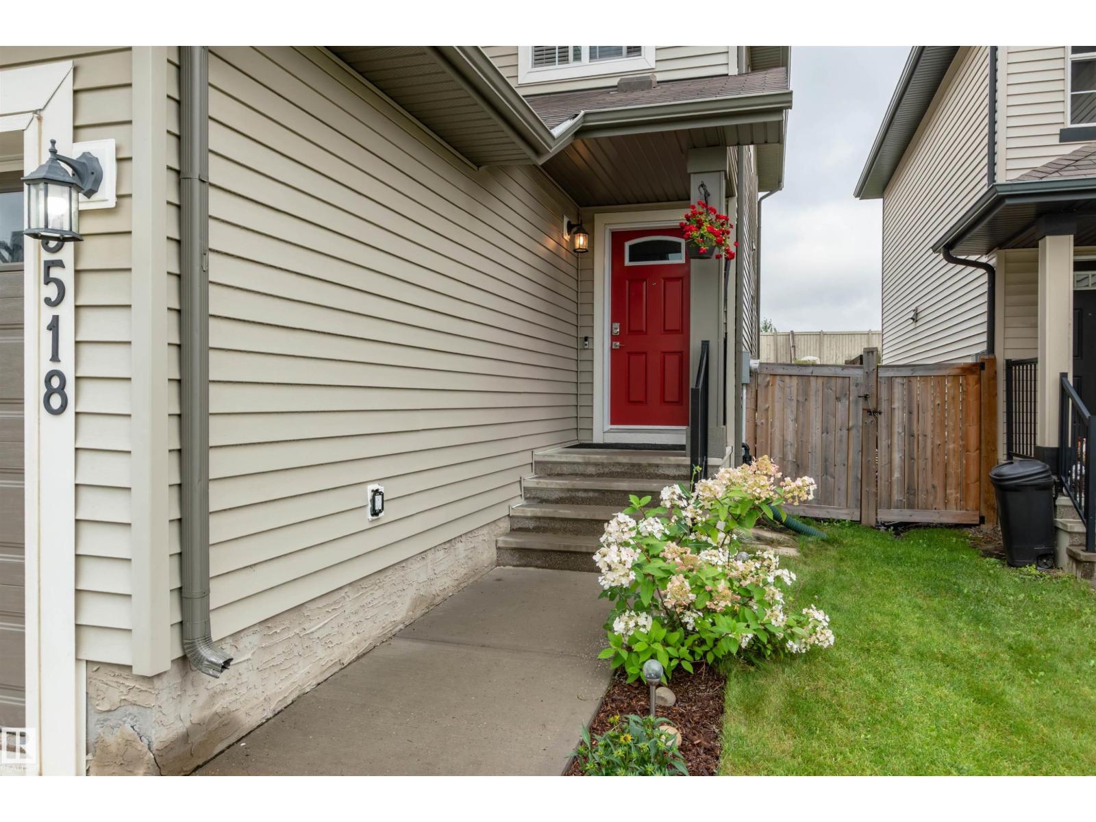 Photo 2 of 3518 9 St Nw, Edmonton AB