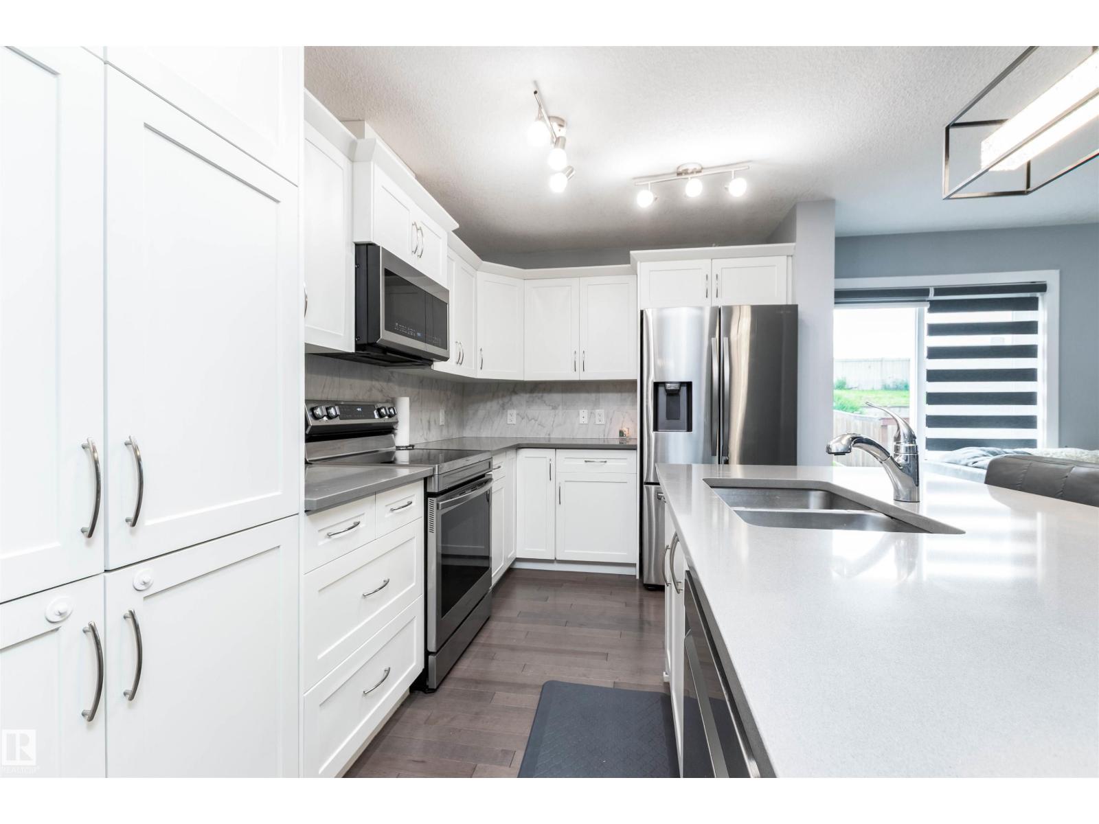 Photo 5 of 3518 9 St Nw, Edmonton AB