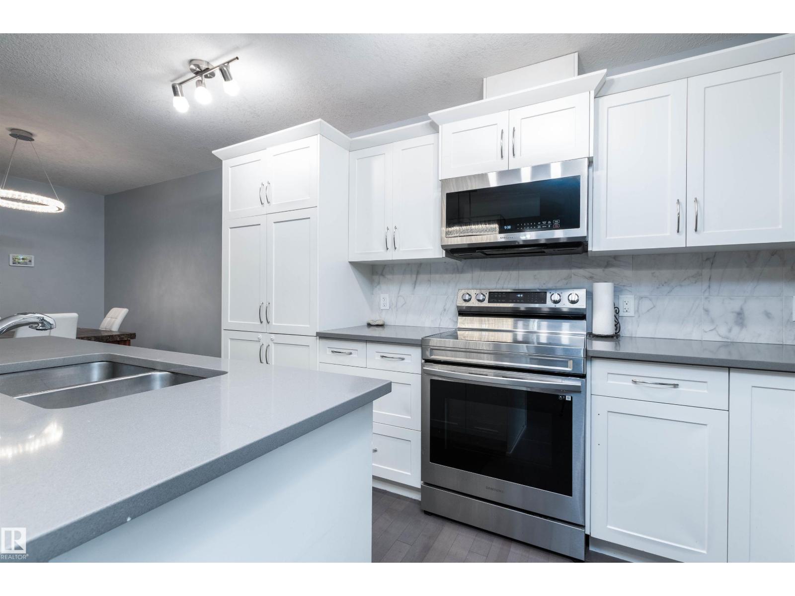 Photo 6 of 3518 9 St Nw, Edmonton AB