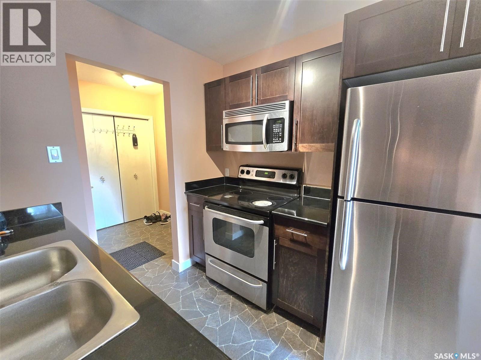 Photo 4 of 6 2301 7th Street E, Saskatoon SK