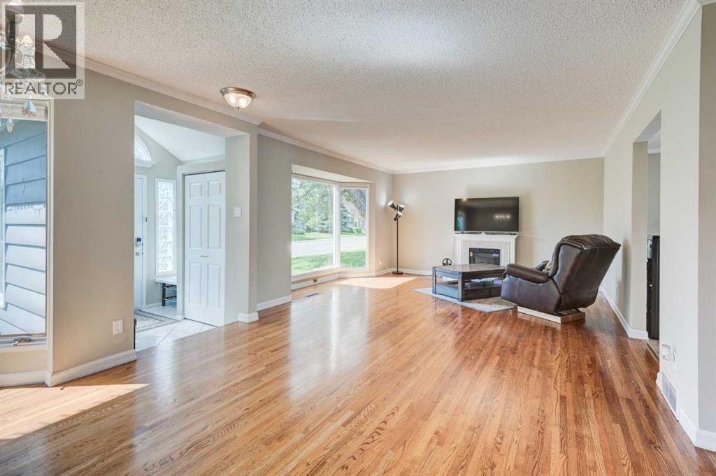 Photo 11 of 32 Atlanta Crescent Se, Calgary AB