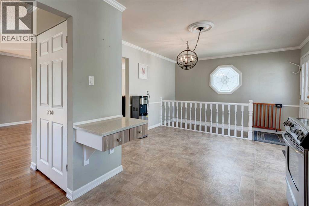 Photo 16 of 32 Atlanta Crescent Se, Calgary AB
