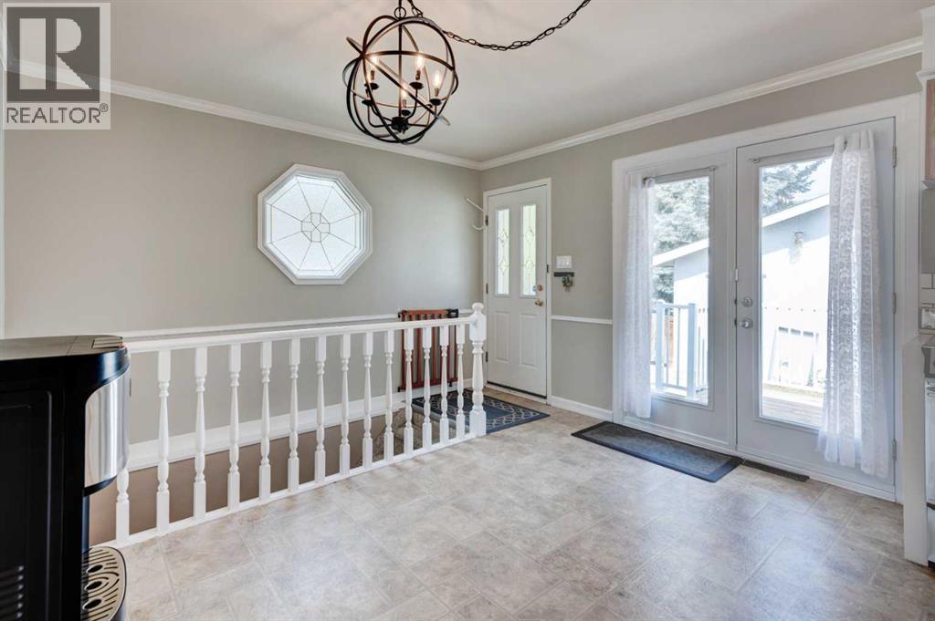 Photo 17 of 32 Atlanta Crescent Se, Calgary AB