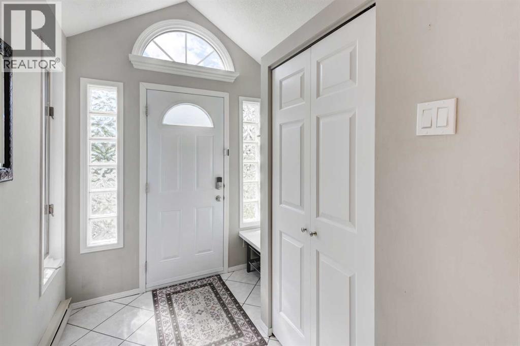 Photo 2 of 32 Atlanta Crescent Se, Calgary AB