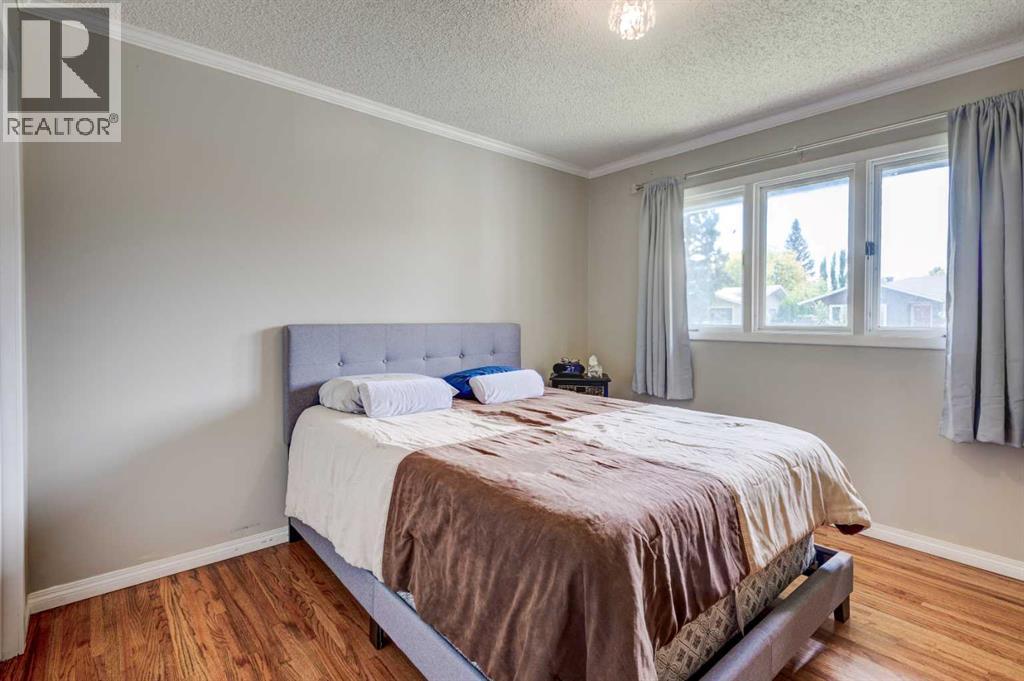 Photo 20 of 32 Atlanta Crescent Se, Calgary AB
