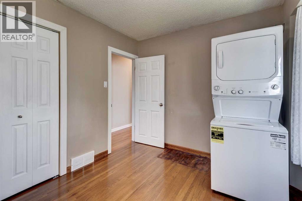 Photo 23 of 32 Atlanta Crescent Se, Calgary AB