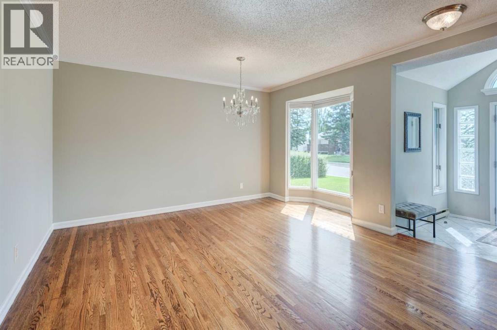 Photo 9 of 32 Atlanta Crescent Se, Calgary AB