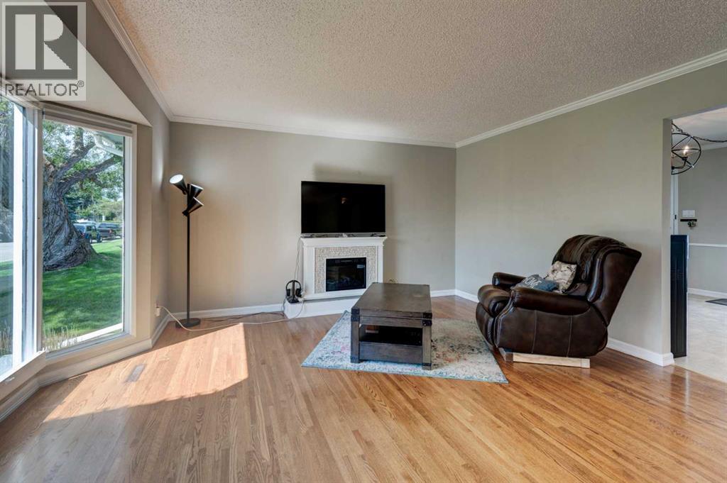 Photo 6 of 32 Atlanta Crescent Se, Calgary AB