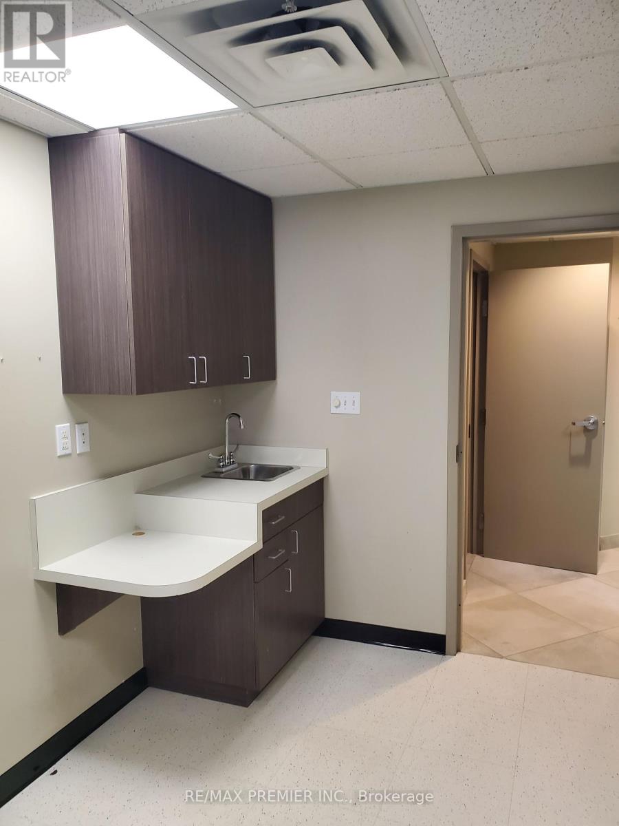 Photo 4 of 218 7330 Yonge Street, Vaughan ON