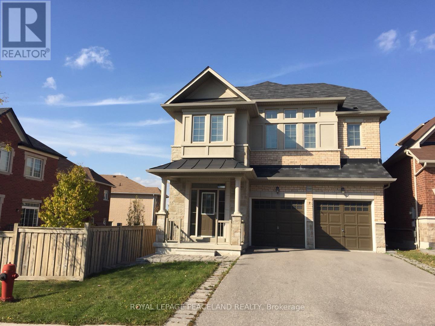 Photo 1 of 1043 Stuffles Crescent, Newmarket ON
