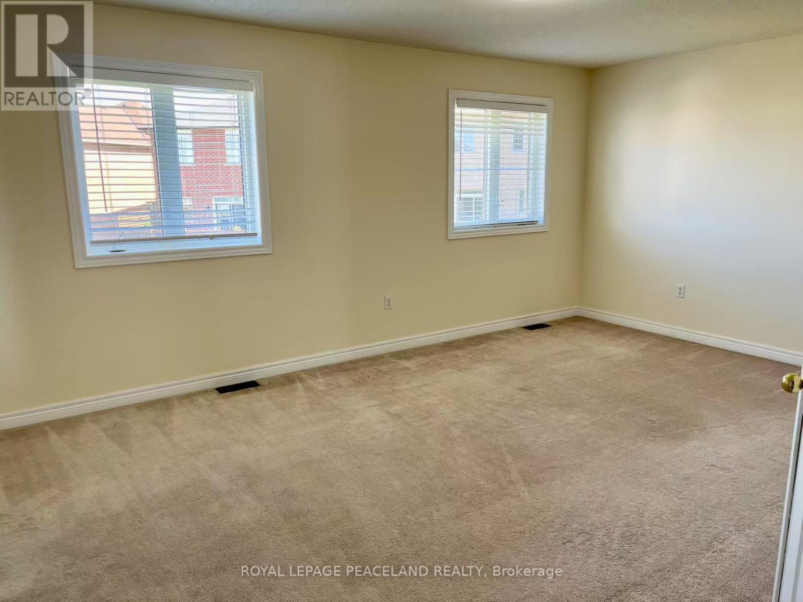 Photo 12 of 1043 Stuffles Crescent, Newmarket ON