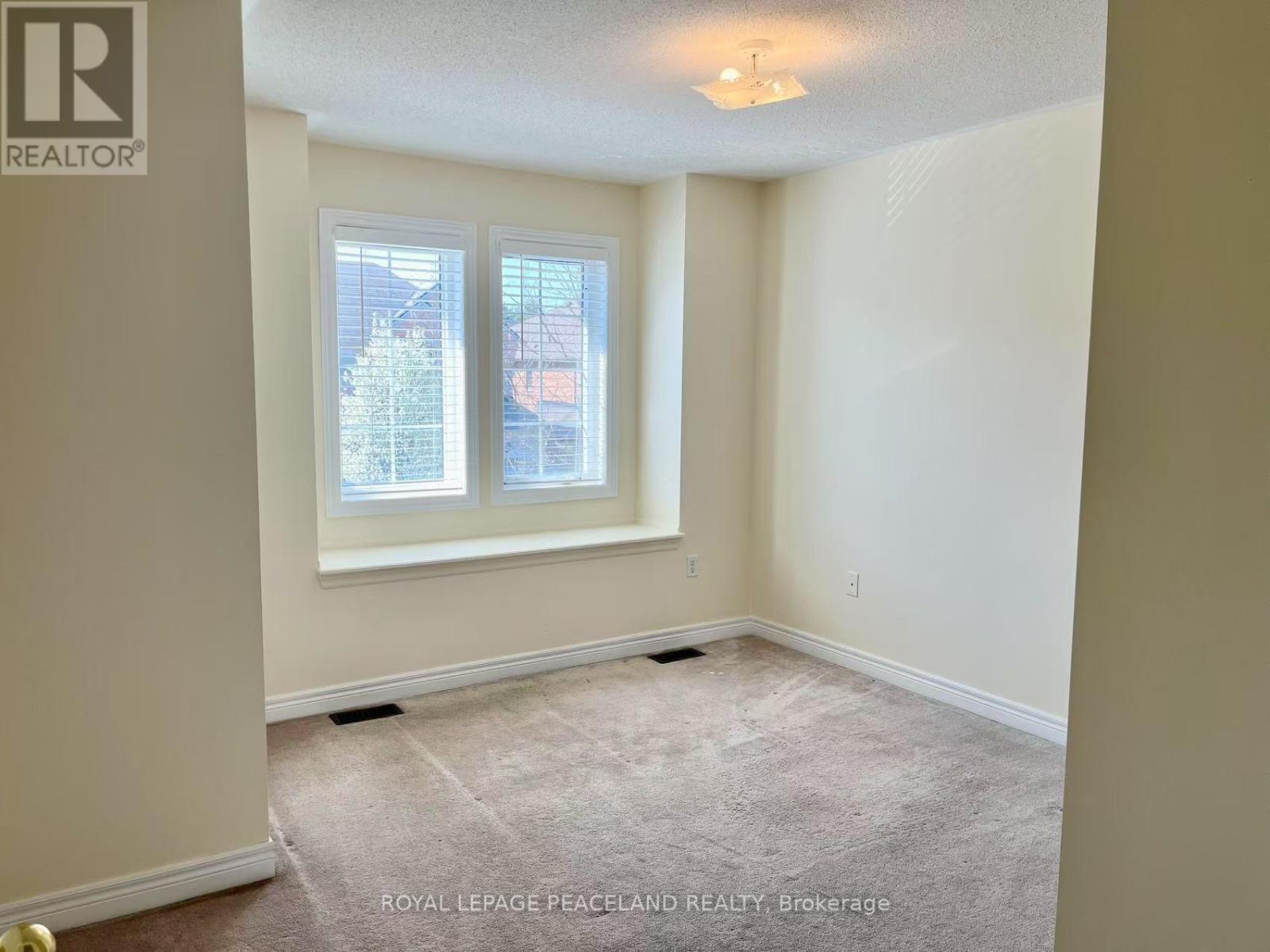Photo 14 of 1043 Stuffles Crescent, Newmarket ON