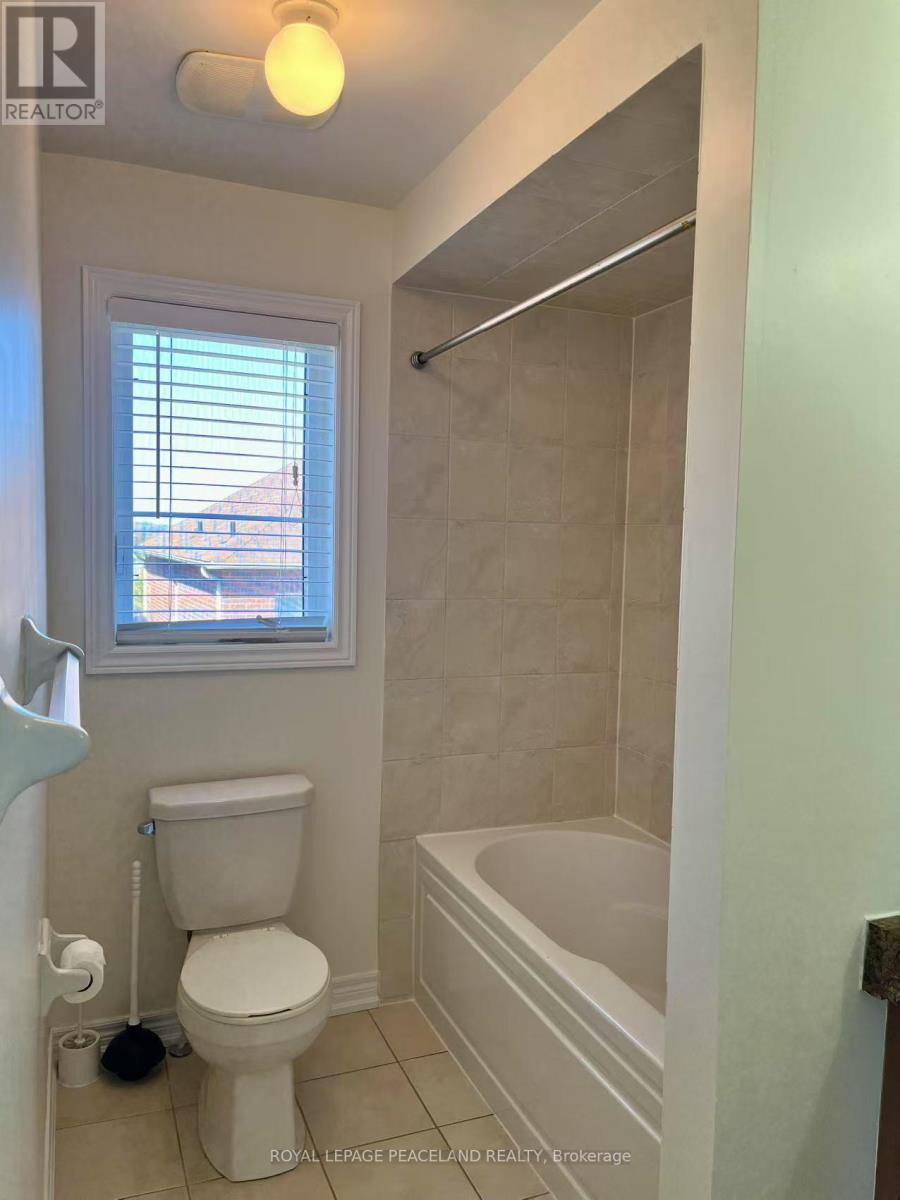 Photo 16 of 1043 Stuffles Crescent, Newmarket ON