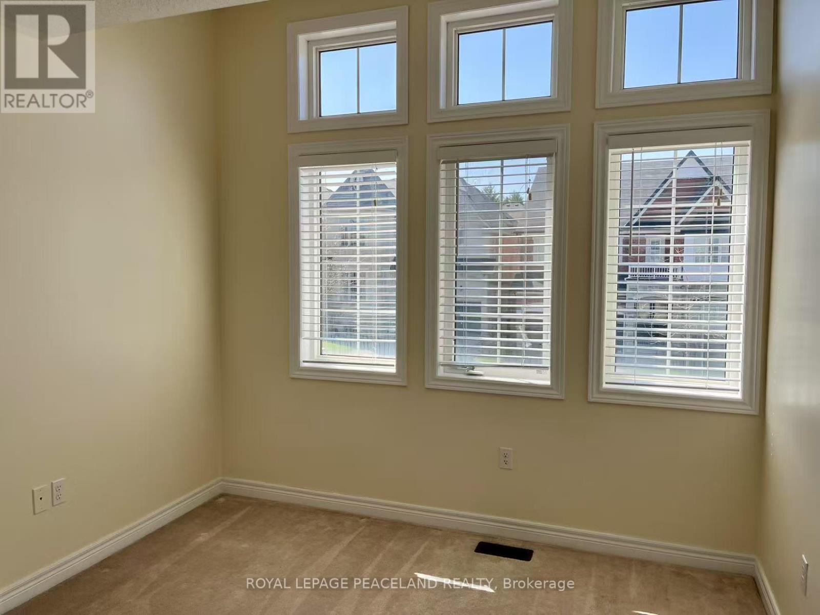 Photo 17 of 1043 Stuffles Crescent, Newmarket ON