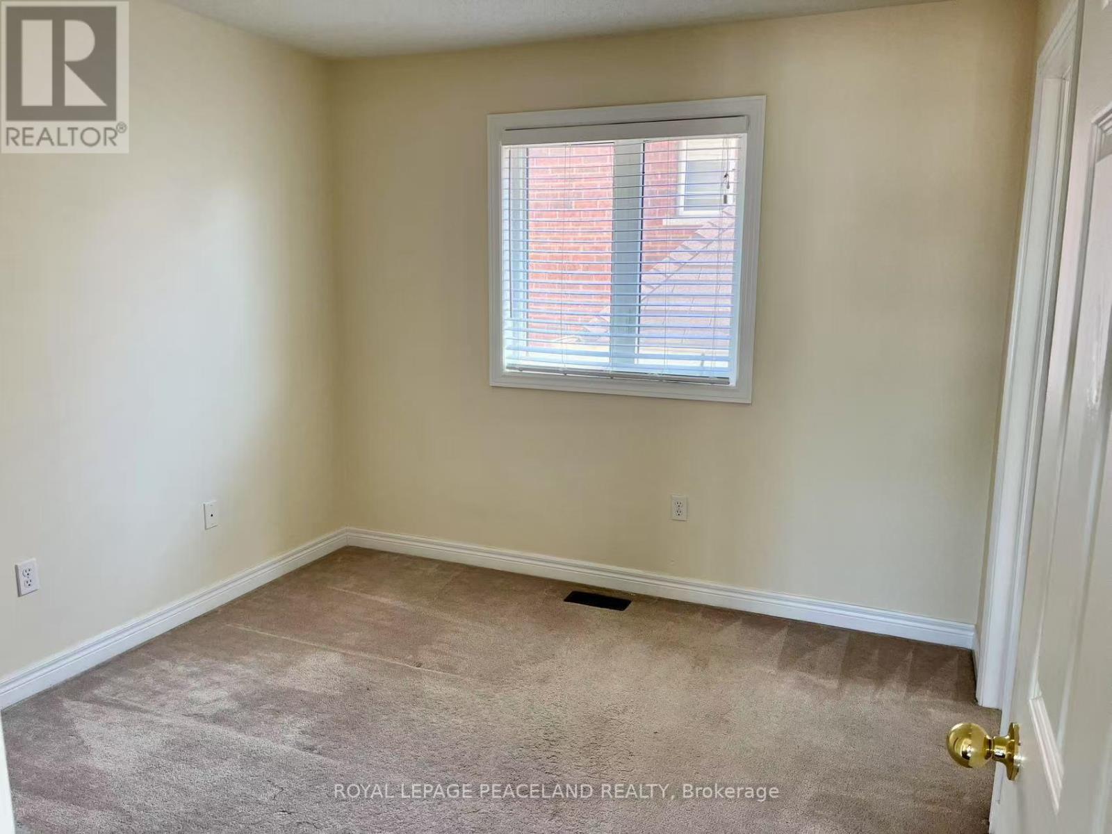Photo 19 of 1043 Stuffles Crescent, Newmarket ON