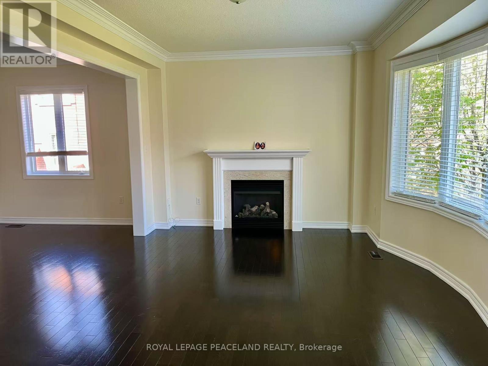 Photo 2 of 1043 Stuffles Crescent, Newmarket ON