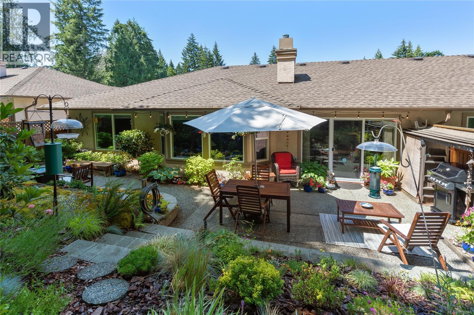 Photo 1 of 8 810 Chestnut St, Qualicum Beach BC
