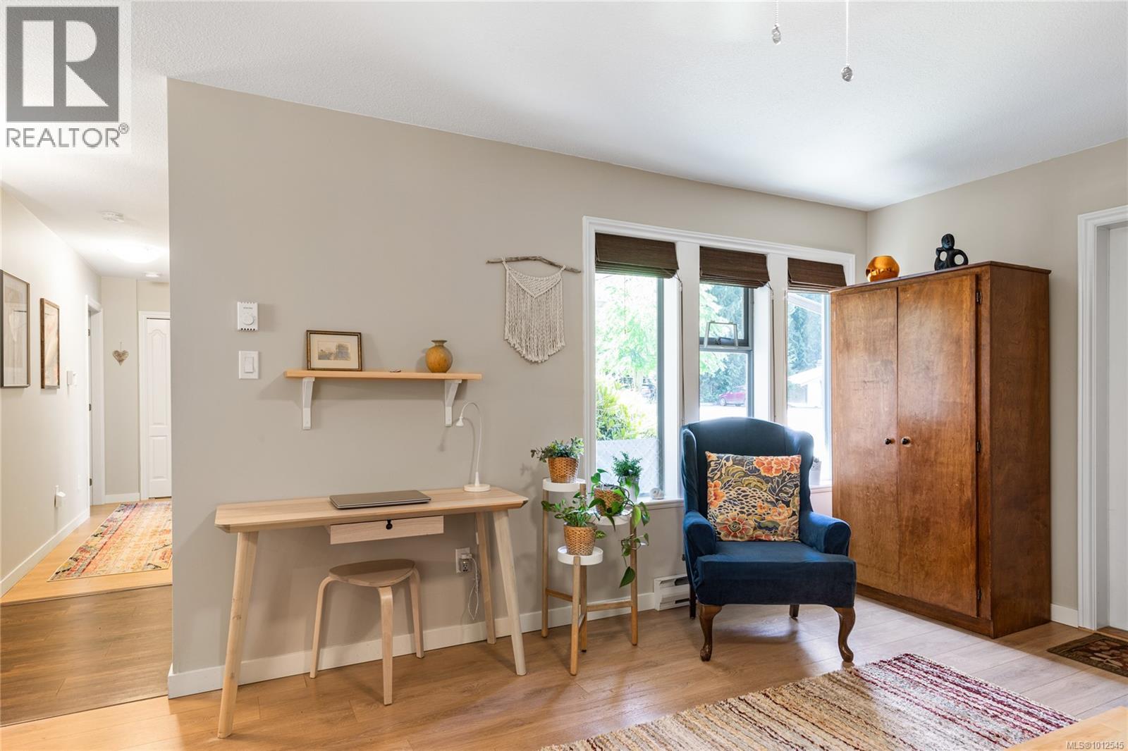 Photo 10 of 8 810 Chestnut St, Qualicum Beach BC