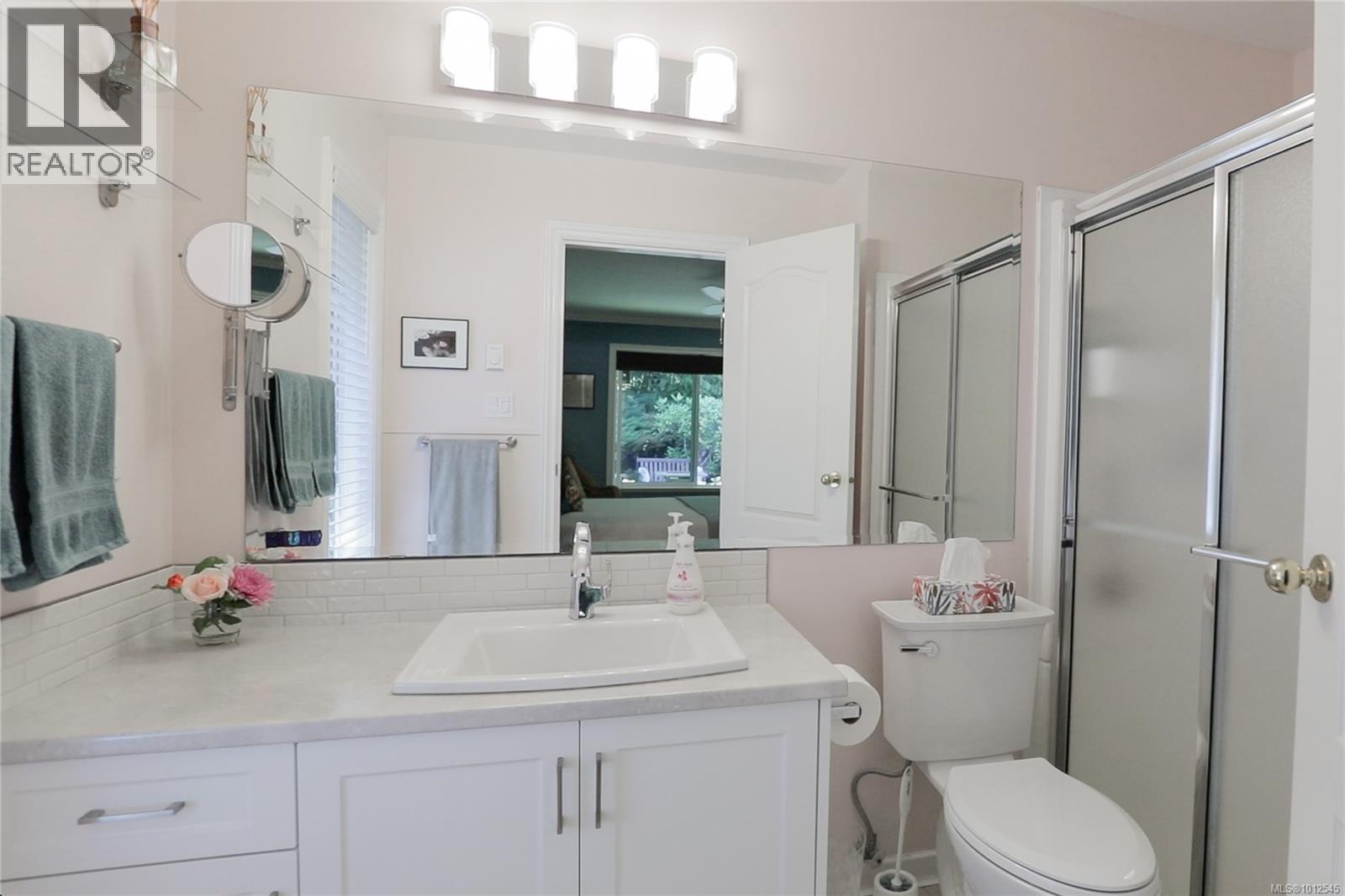 Photo 16 of 8 810 Chestnut St, Qualicum Beach BC
