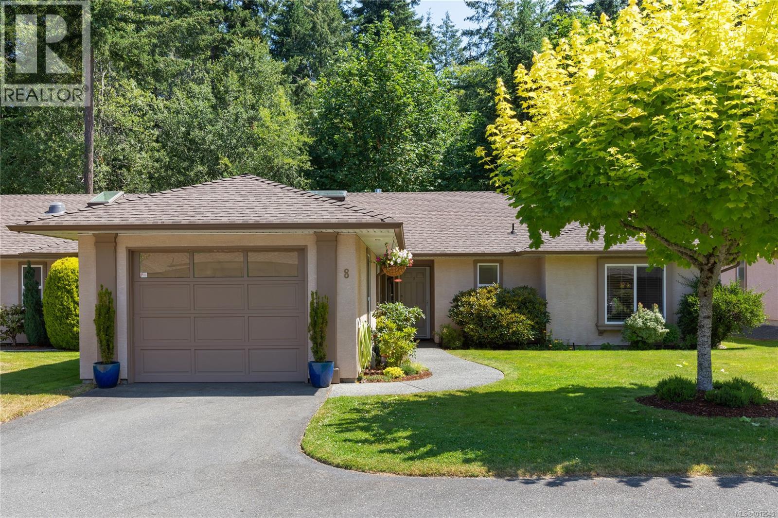Photo 24 of 8 810 Chestnut St, Qualicum Beach BC