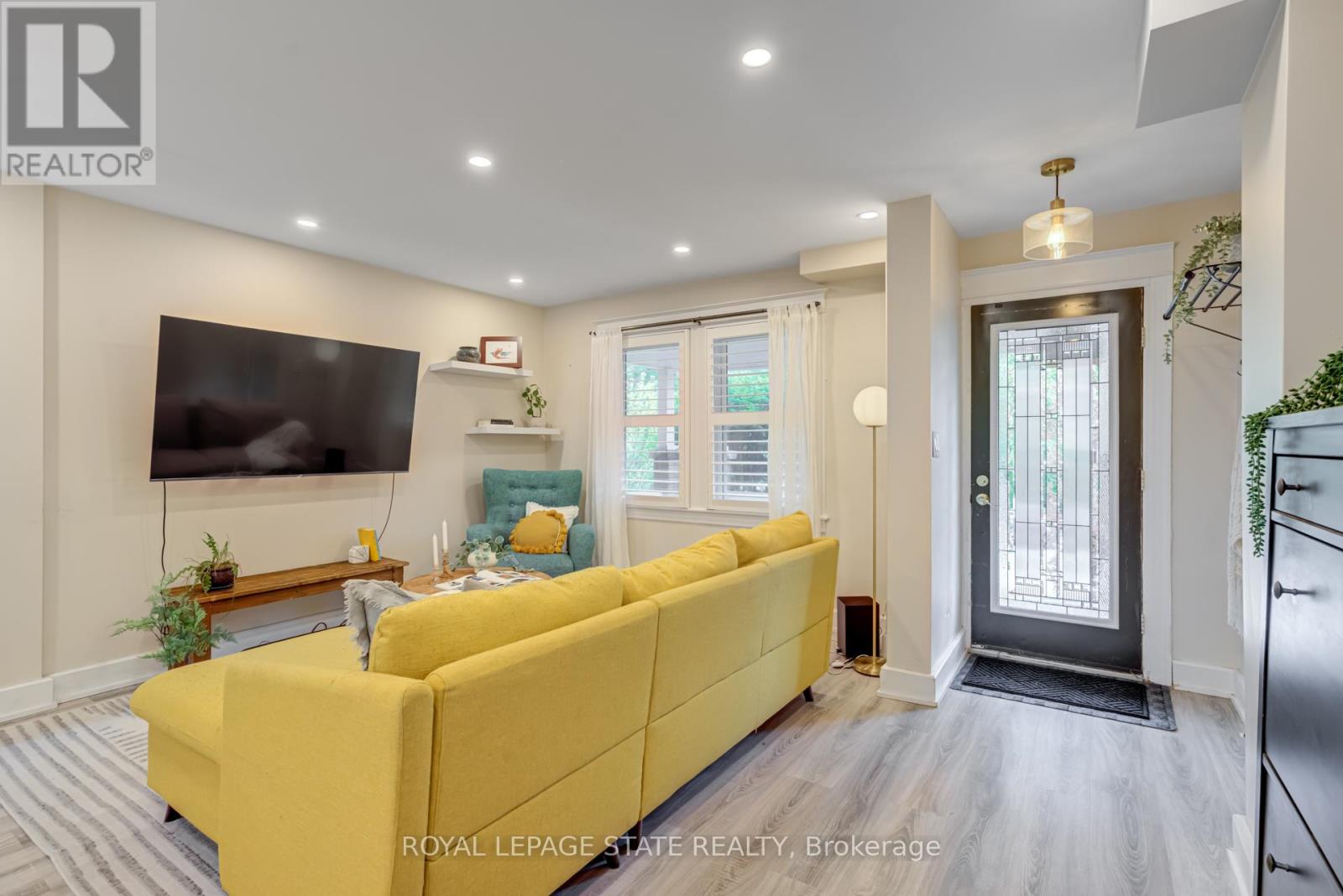 Photo 10 of 39 East Bend Avenue S, Hamilton ON