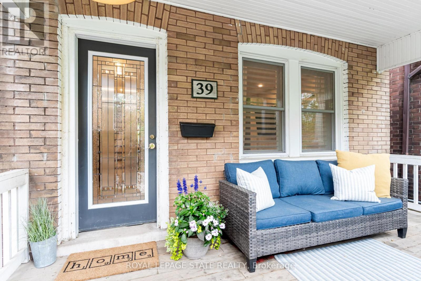 Photo 2 of 39 East Bend Avenue S, Hamilton ON