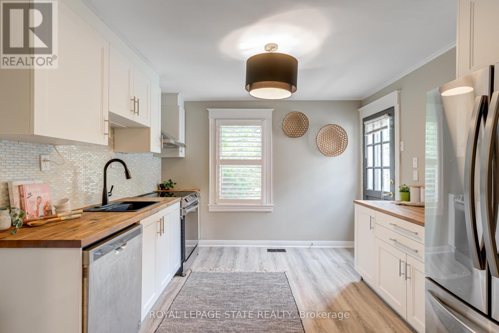 Photo 24 of 39 East Bend Avenue S, Hamilton ON