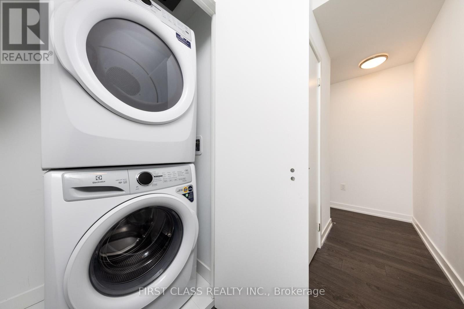 Photo 18 of 3308 8 Olympic Gdn S Drive, Toronto ON