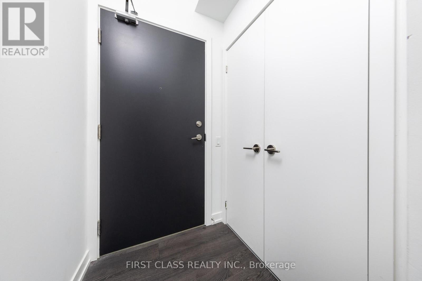 Photo 19 of 3308 8 Olympic Gdn S Drive, Toronto ON