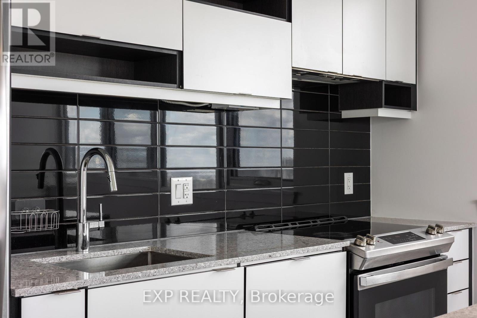 Photo 11 of 2304 4065 Confederation Parkway, Mississauga ON
