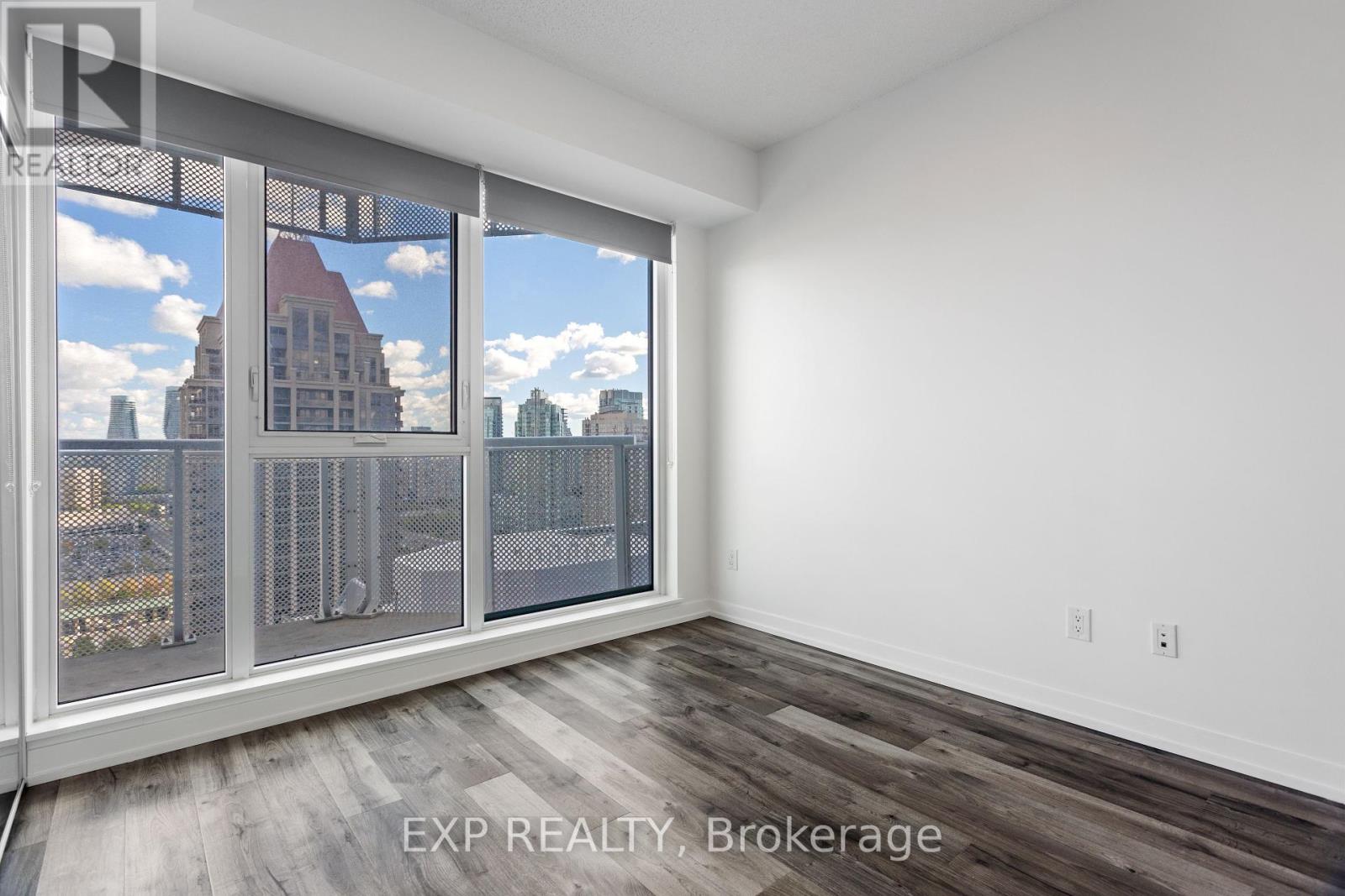Photo 18 of 2304 4065 Confederation Parkway, Mississauga ON