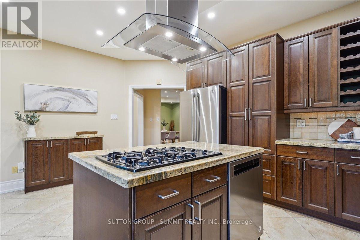 Photo 16 of 137 Eaglewood Boulevard, Mississauga ON