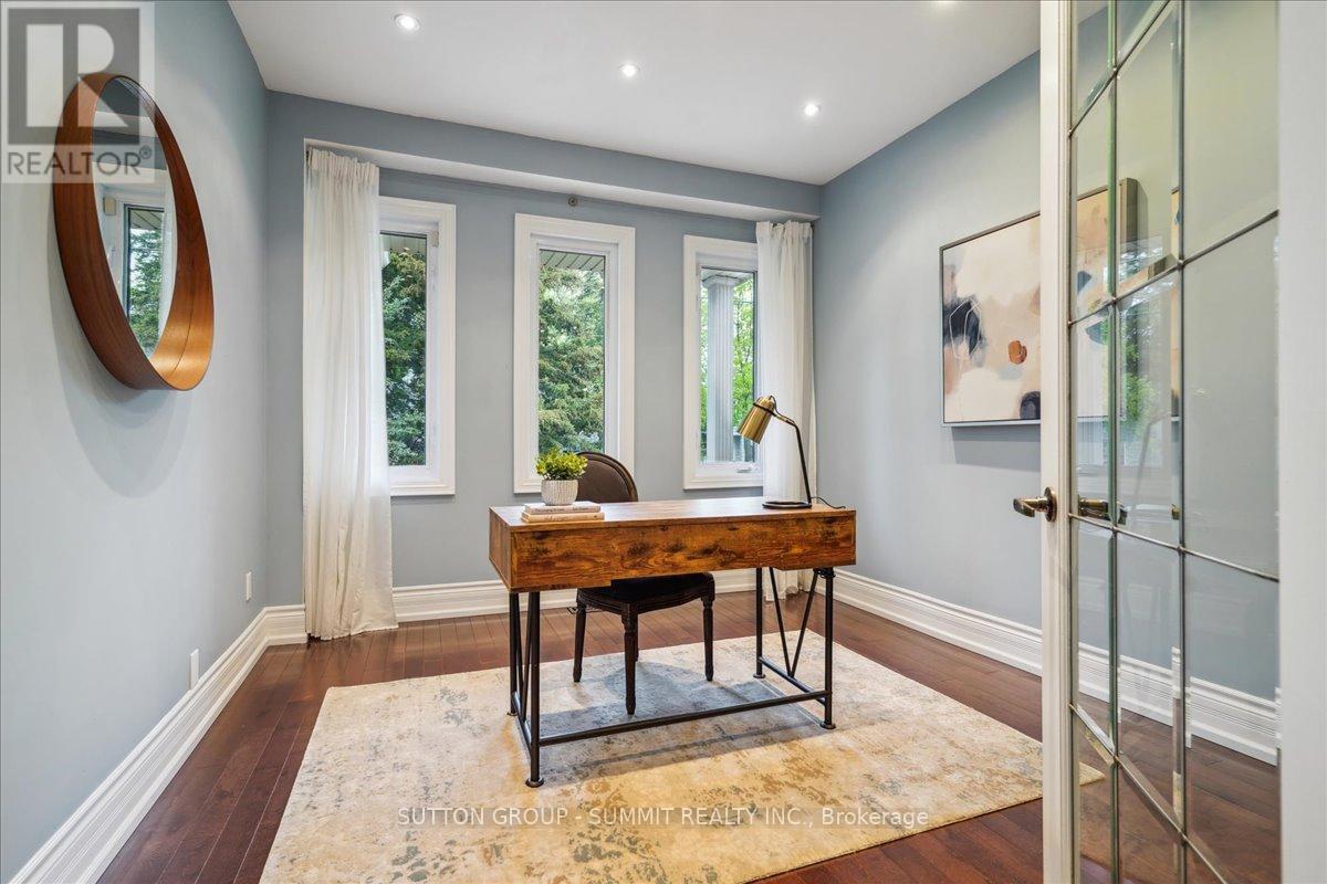 Photo 24 of 137 Eaglewood Boulevard, Mississauga ON