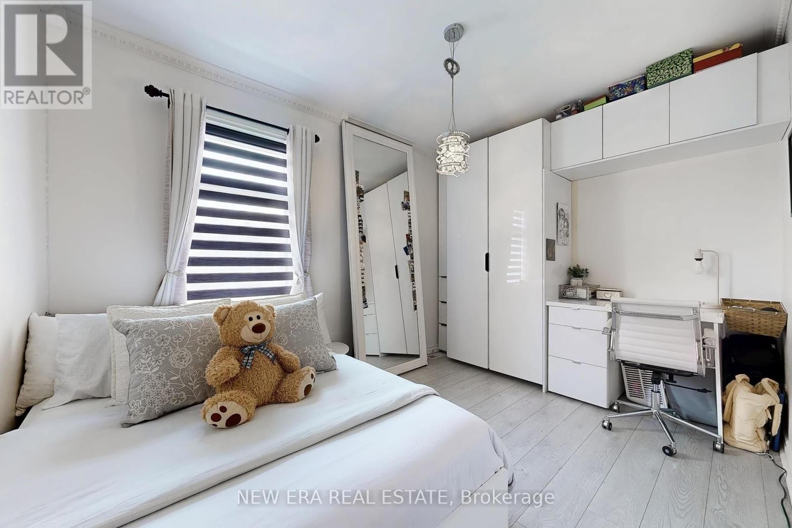 Photo 17 of 53 Burnfield Avenue, Toronto ON