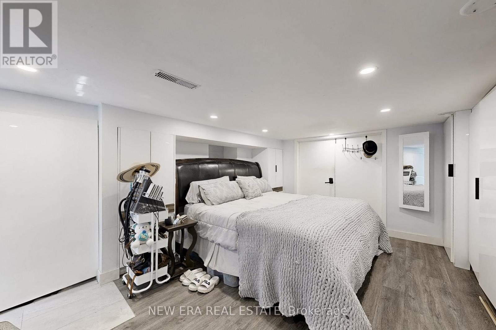 Photo 22 of 53 Burnfield Avenue, Toronto ON
