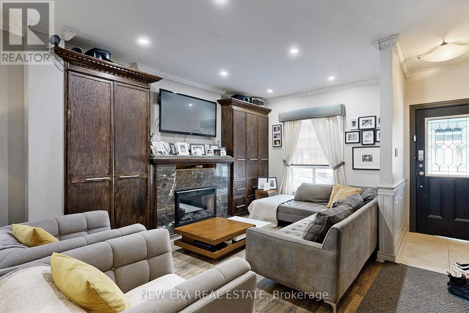 Photo 3 of 53 Burnfield Avenue, Toronto ON