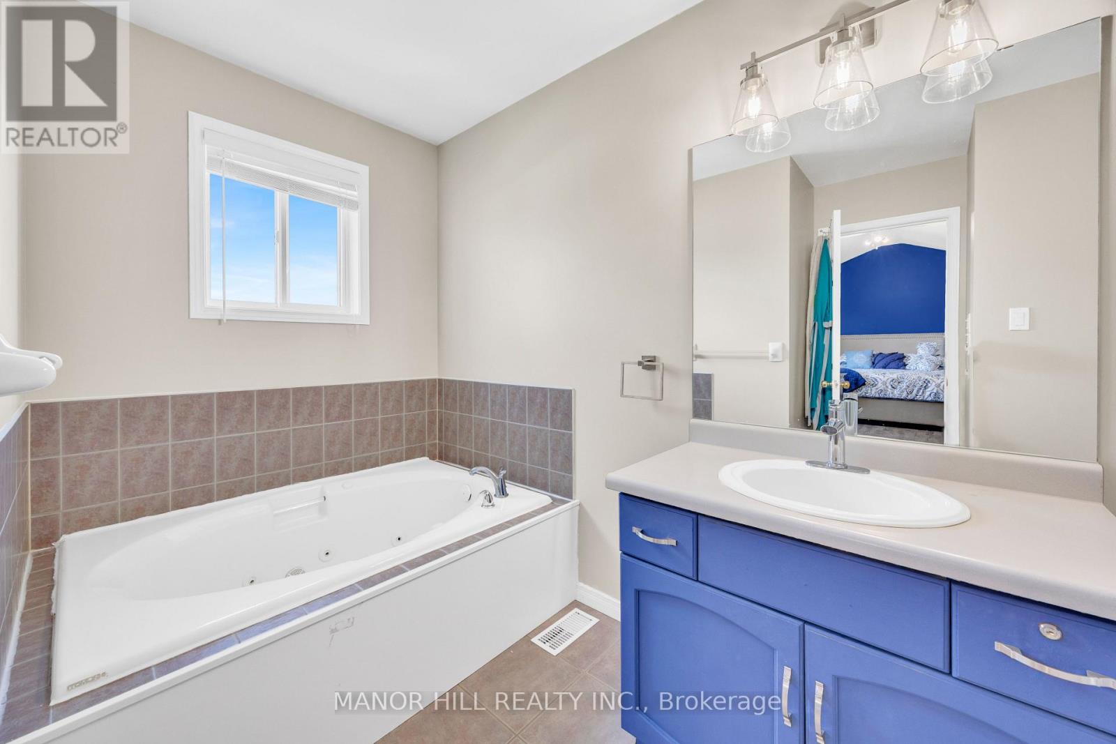 Photo 23 of 65 Sherwood Street, Orangeville ON